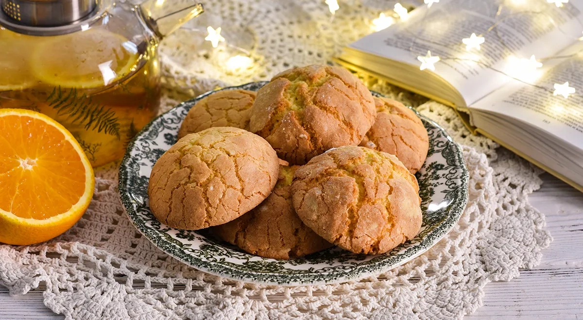 Апельсиновое печенье с трещинками