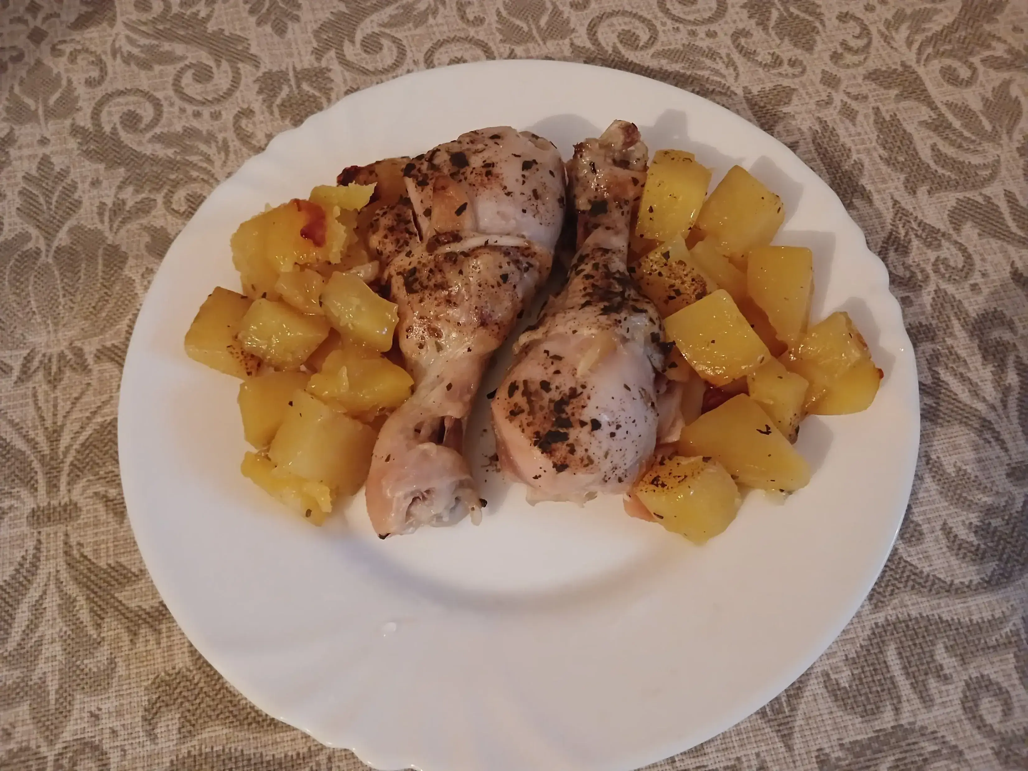 Ароматная курица в духовке для семейного праздника