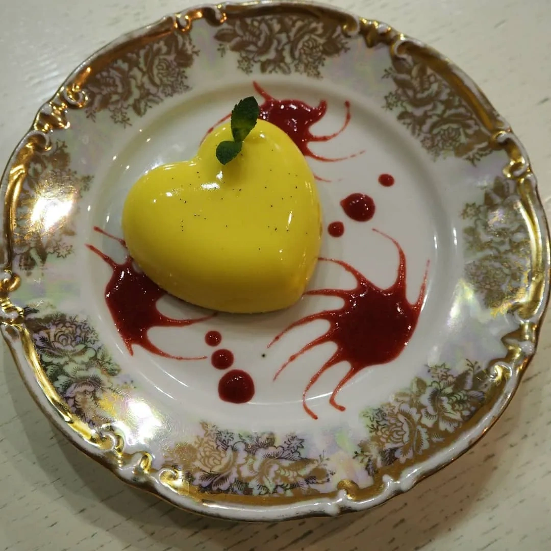 Баварский крем с ягодным соусом