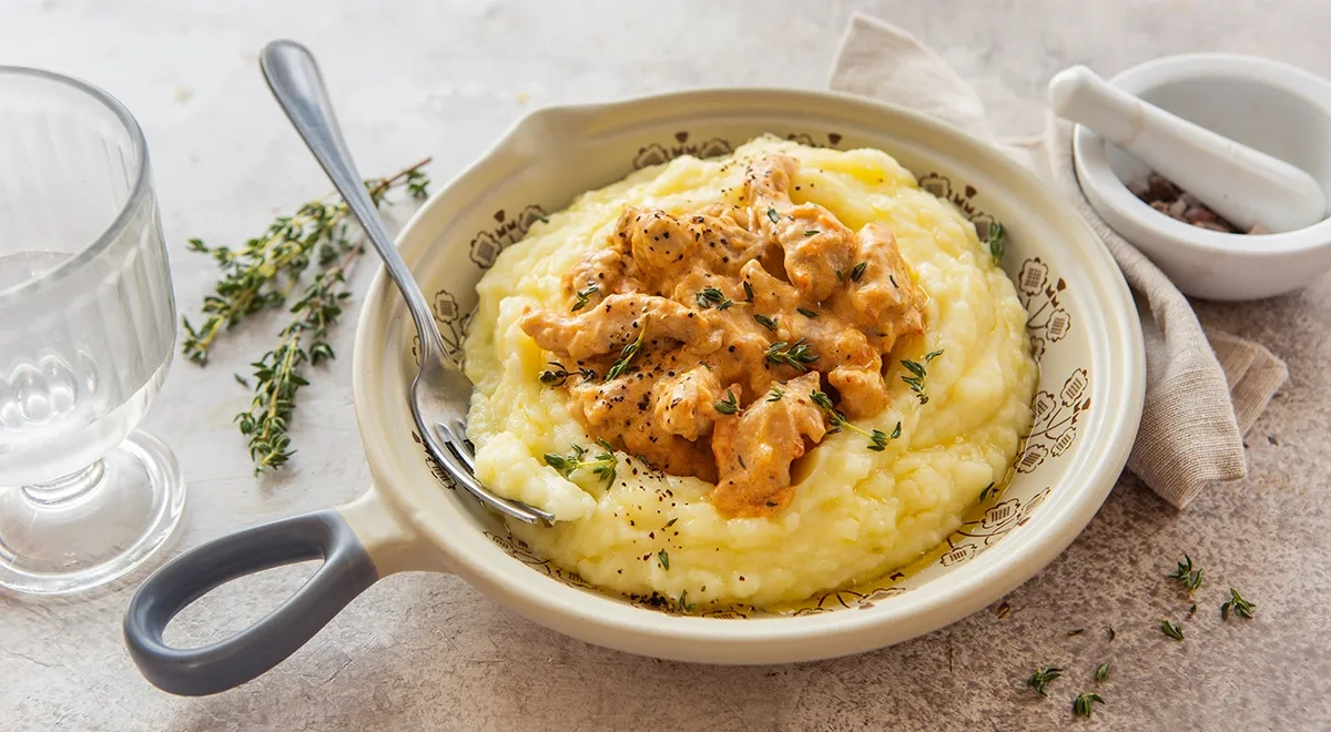 Бефстроганов из индейки в сливочно-томатном соусе