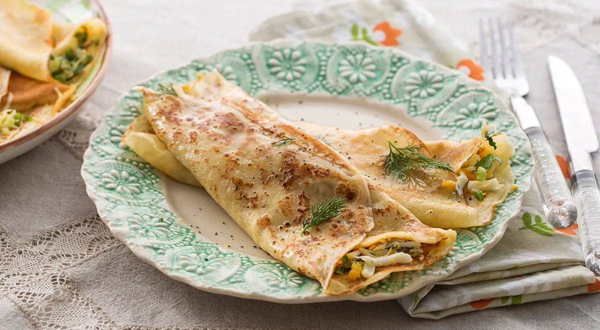 Блинчики с яйцом и сыром