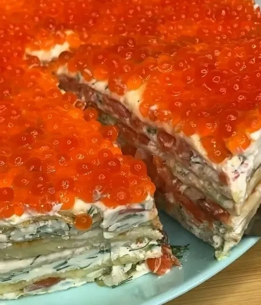 Блинный торт с красной рыбой