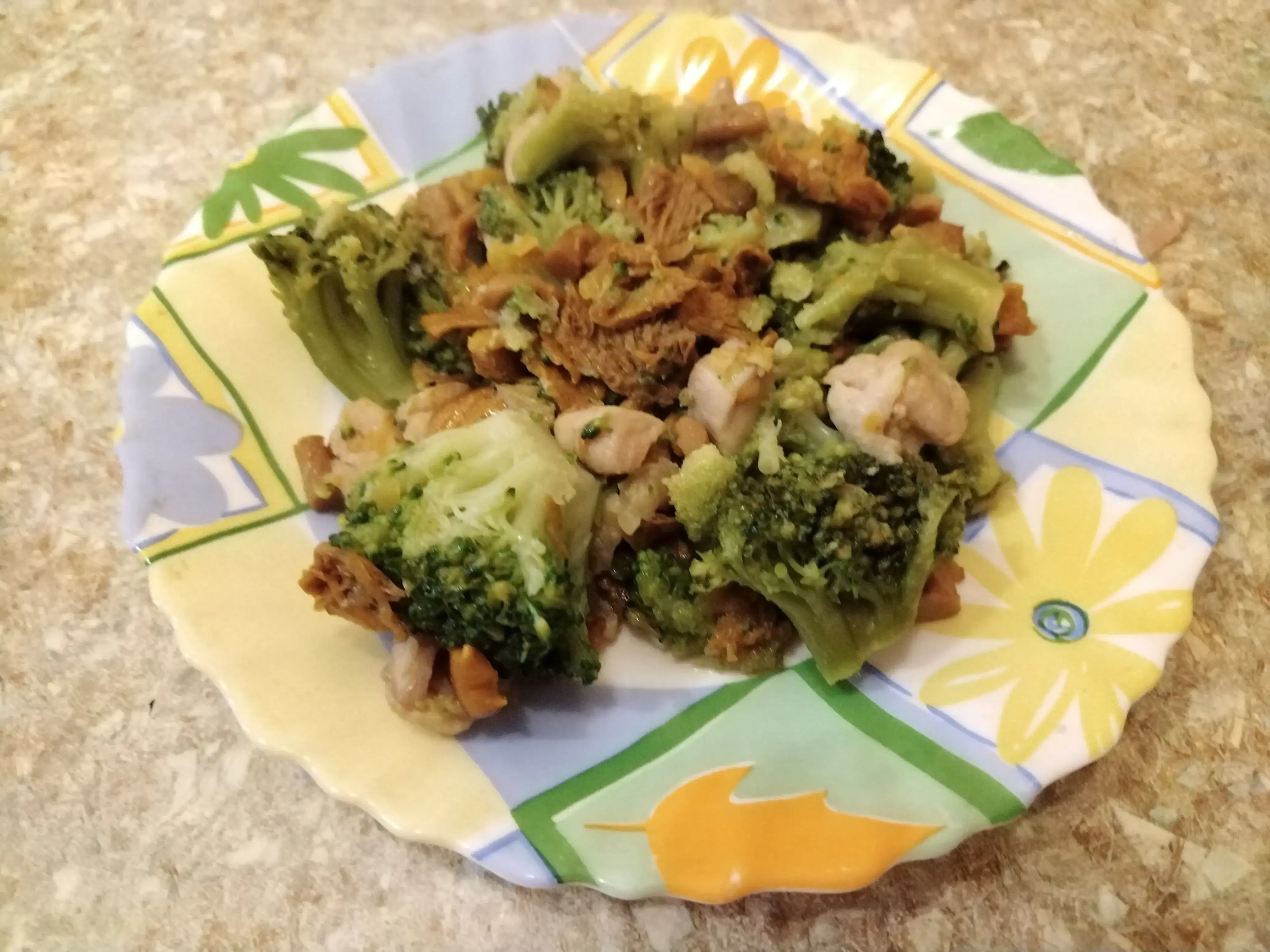 Брокколи с лисичками и курицей