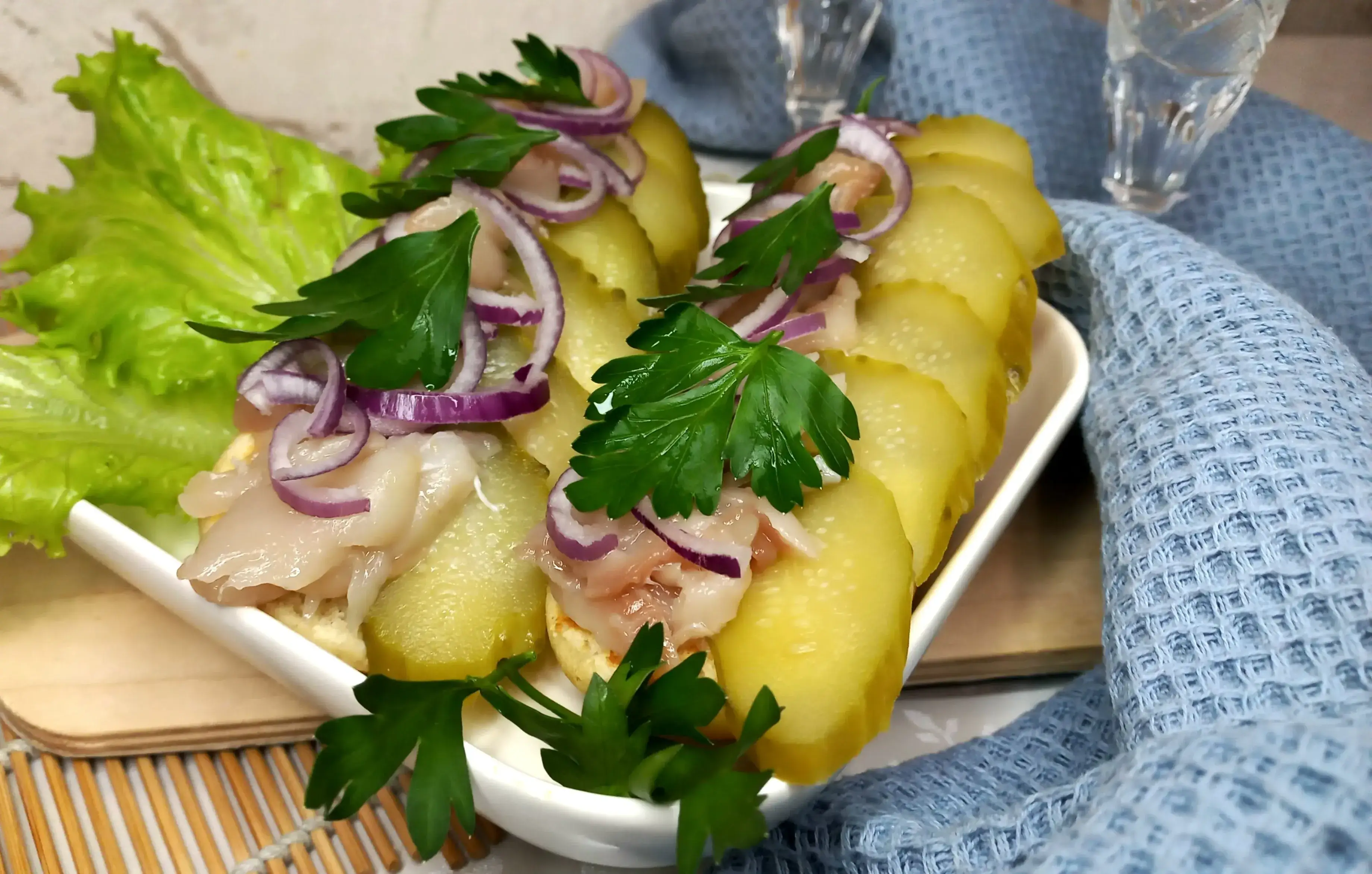 Бутерброд со скумбрией и огурцом