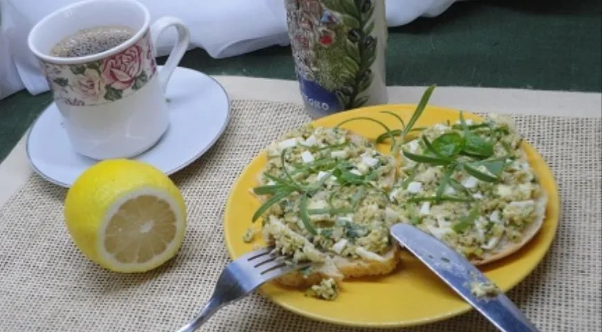 Бутерброды с паштетом из маслин