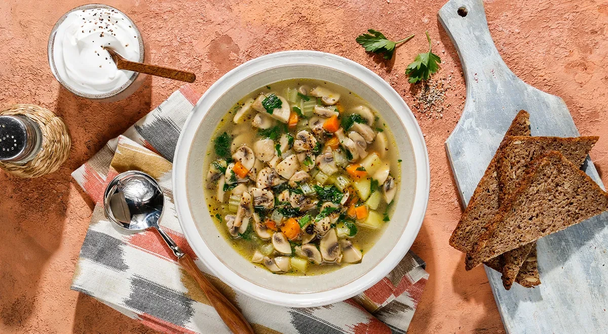 Быстрый суп из свежих шампиньонов, картофеля и моркови