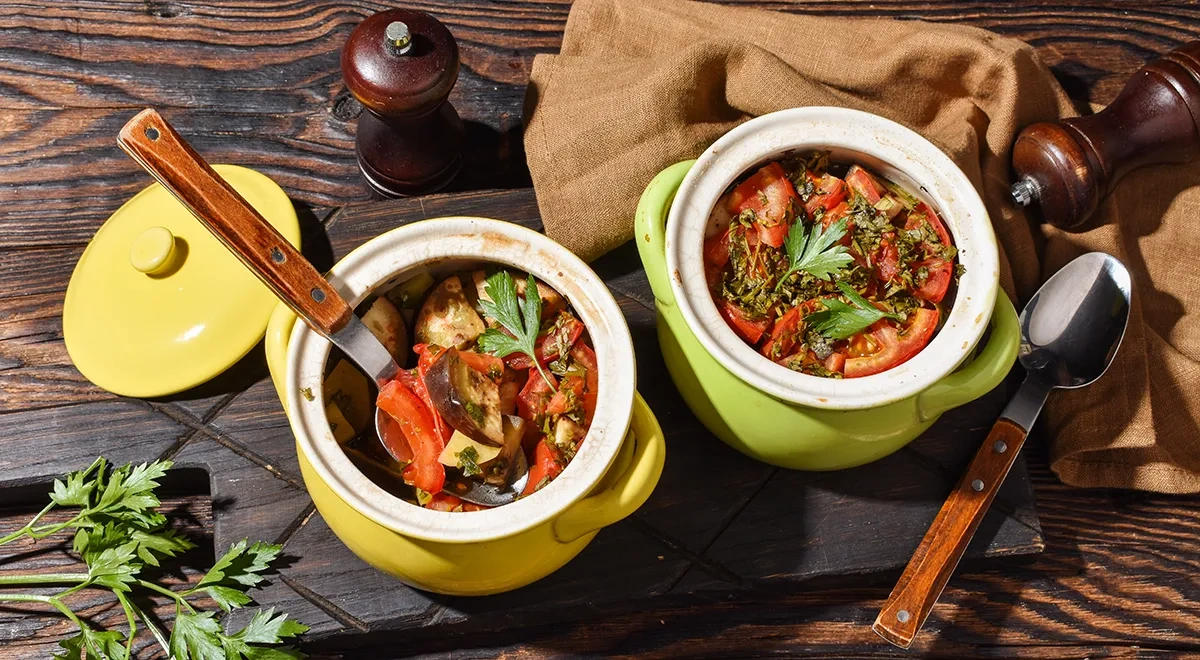 Чанахи со свининой в горшочках