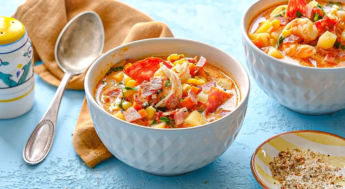 Чаудер с креветками и чоризо