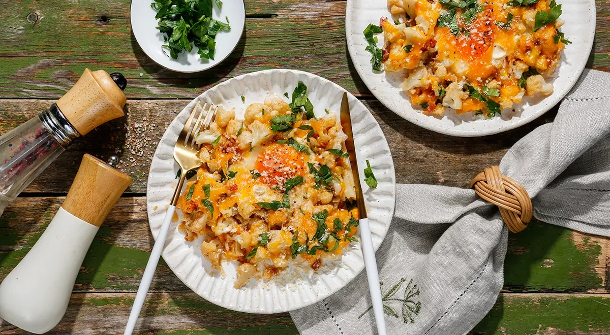 Цветная капуста с яйцом и сыром на сковороде