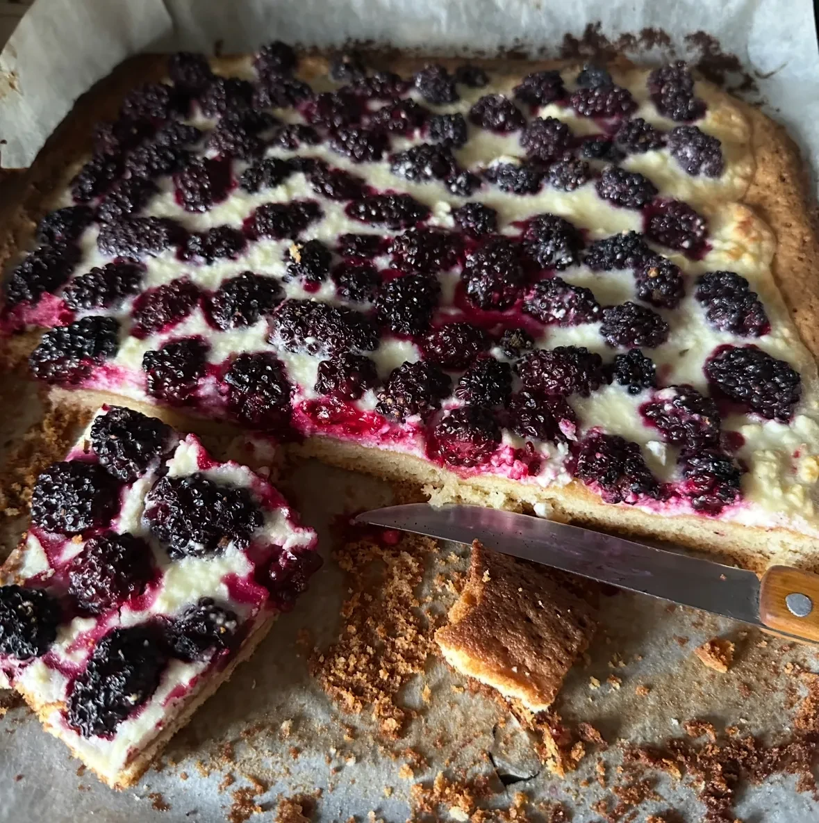 Ежевичный пирог с творогом