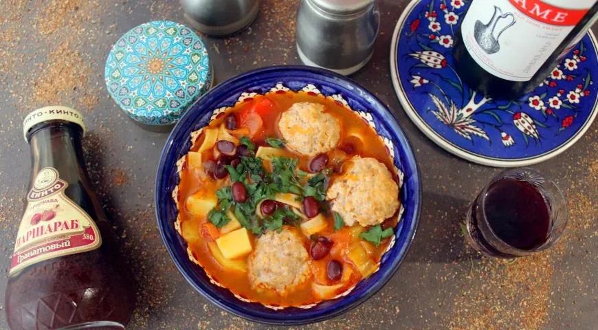 Фасолевый суп с фрикадельками