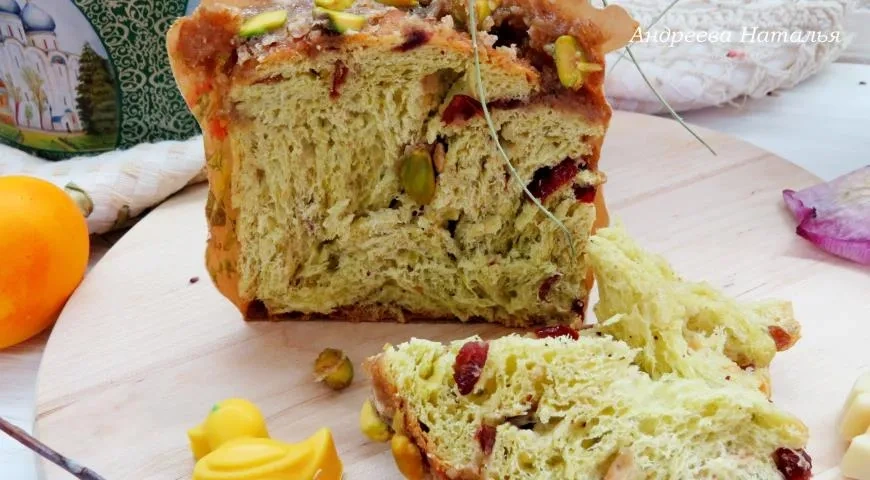 Фисташковый кулич-бриошь