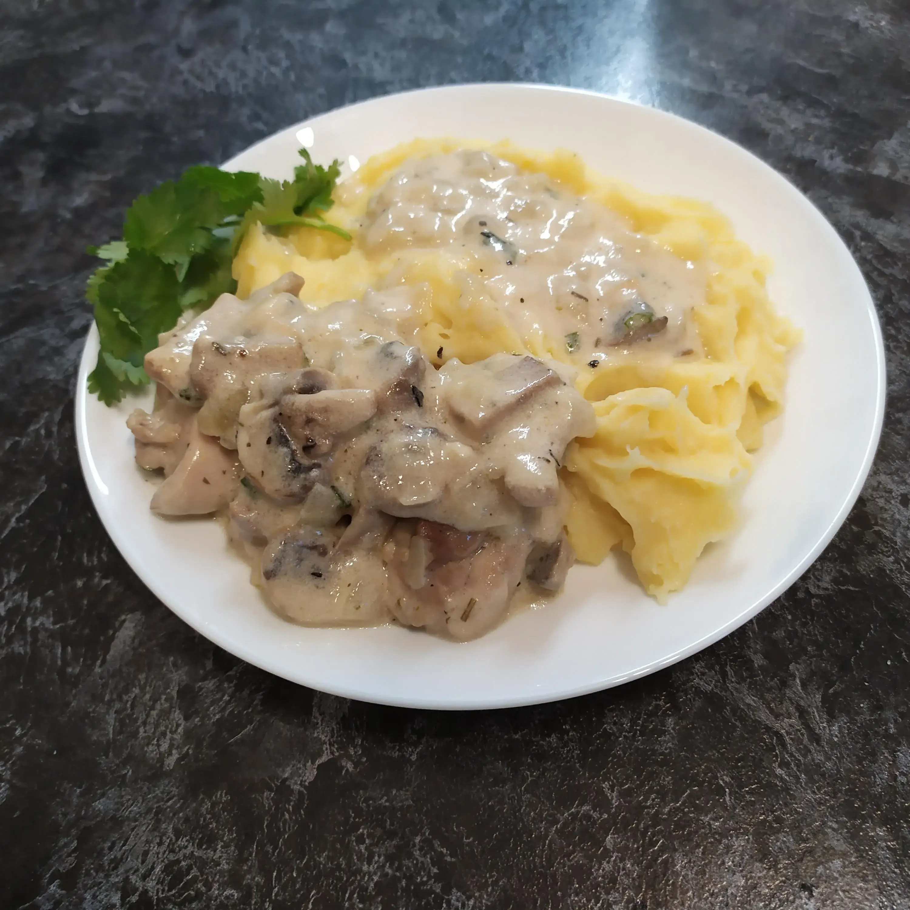 Фрикассе из курицы с грибами