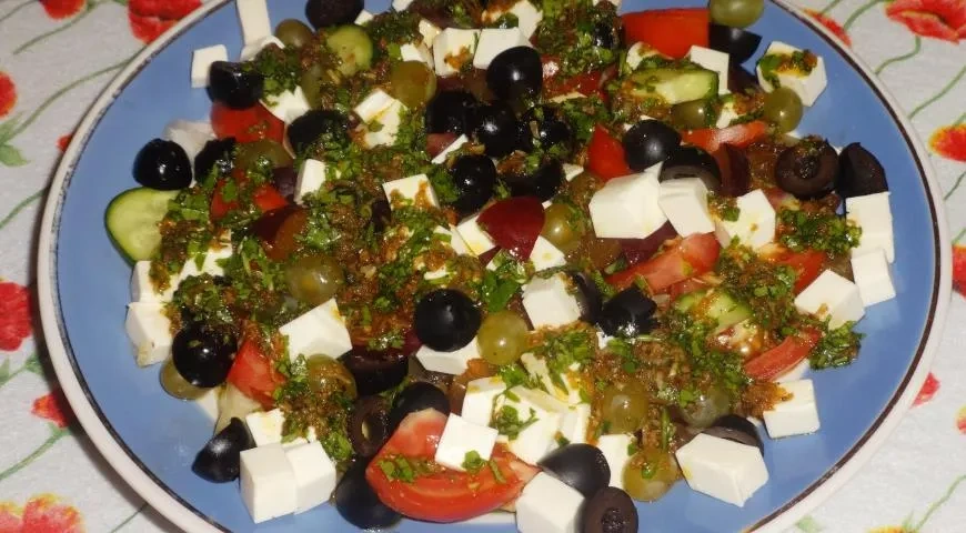 Фруктово-овощной салат с пикантной заправкой