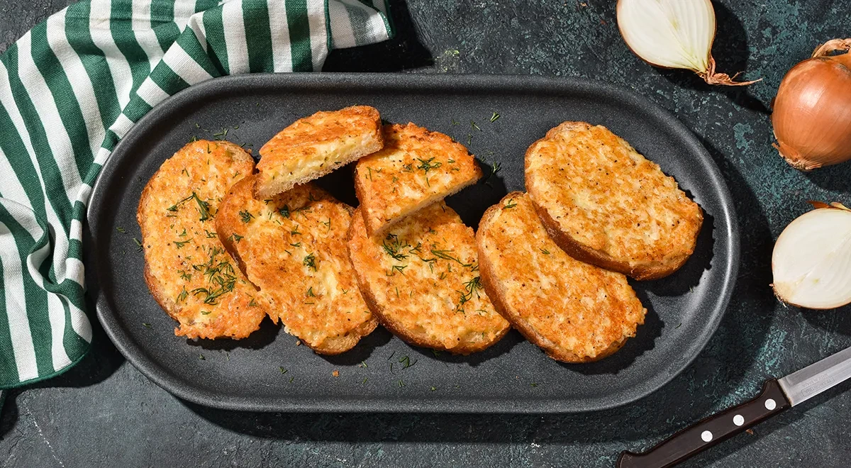 Горячие бутерброды с луком