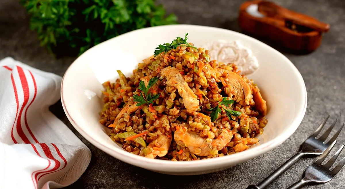 Гречка с курицей в рукаве в духовке