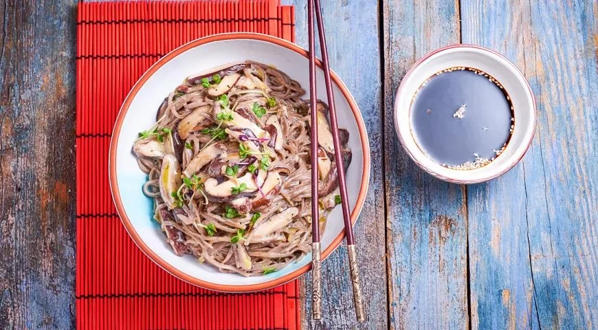 Гречневая лапша с шиитаке