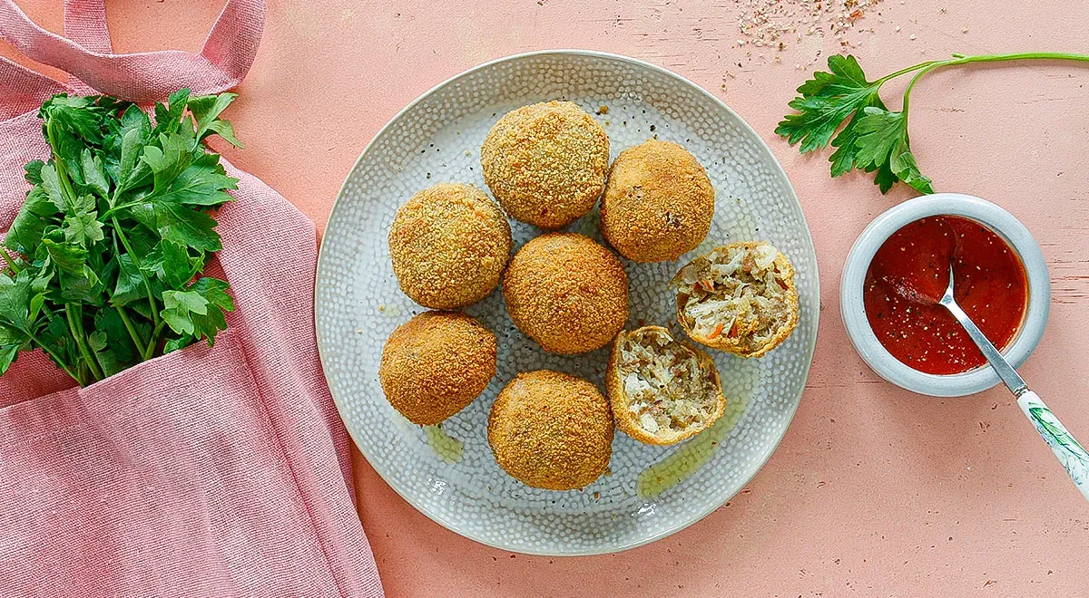 Хрустящие шарики с квашеной капустой