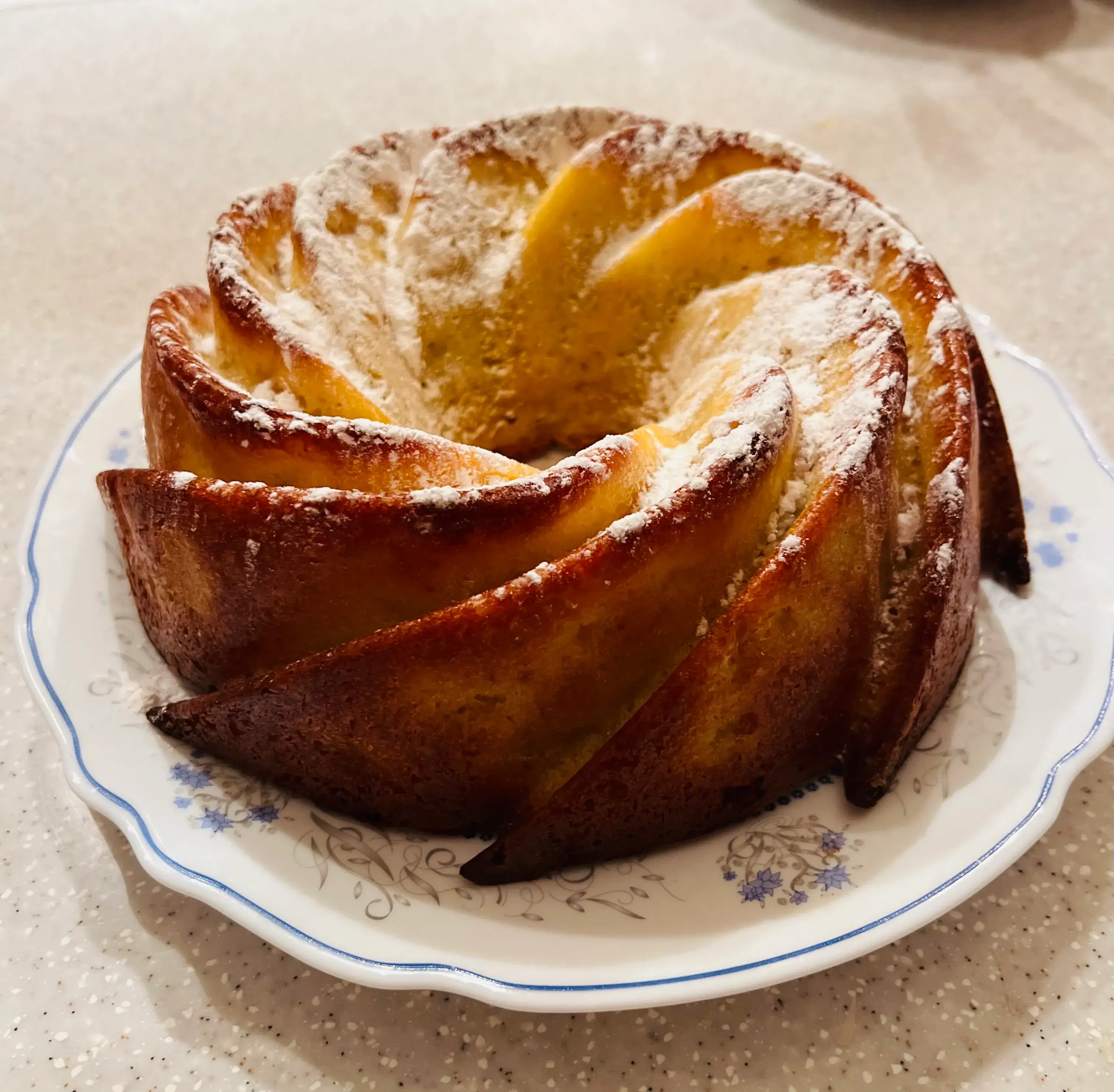 Яблочная шарлотка