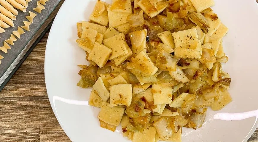 Итальянская паста квадруччи с капустой