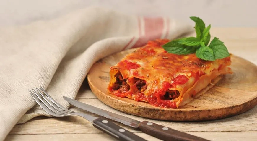 Каннеллони с фаршем в духовке