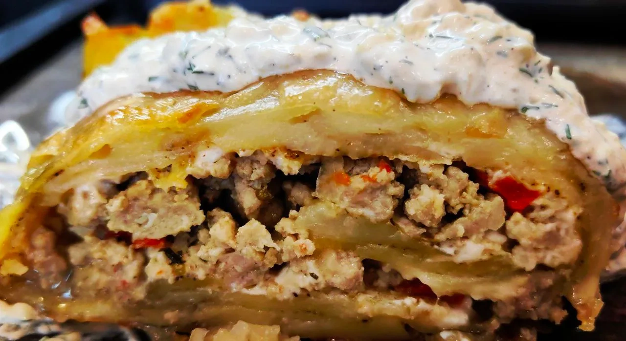 Картофельный рулет с фаршем