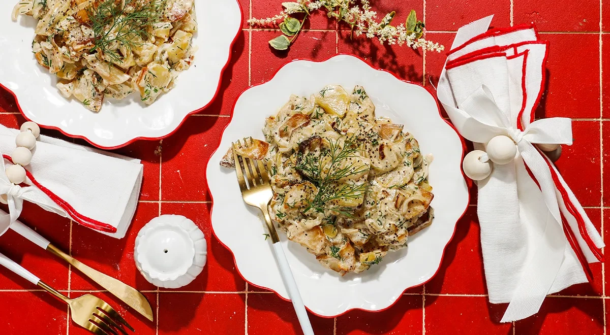 Картошка в сметанном соусе с луком