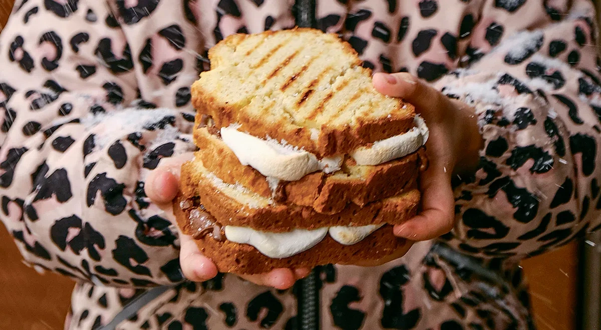 Кекс на гриле с маршмеллоу и шоколадом