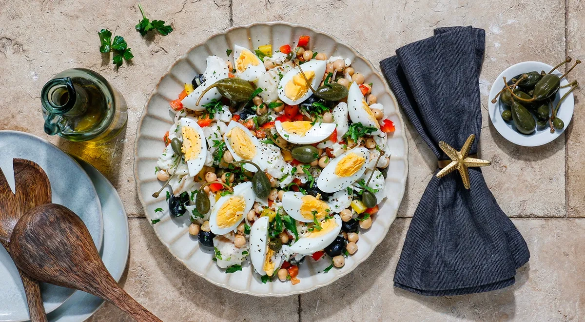 Классический салат с отварной рыбой