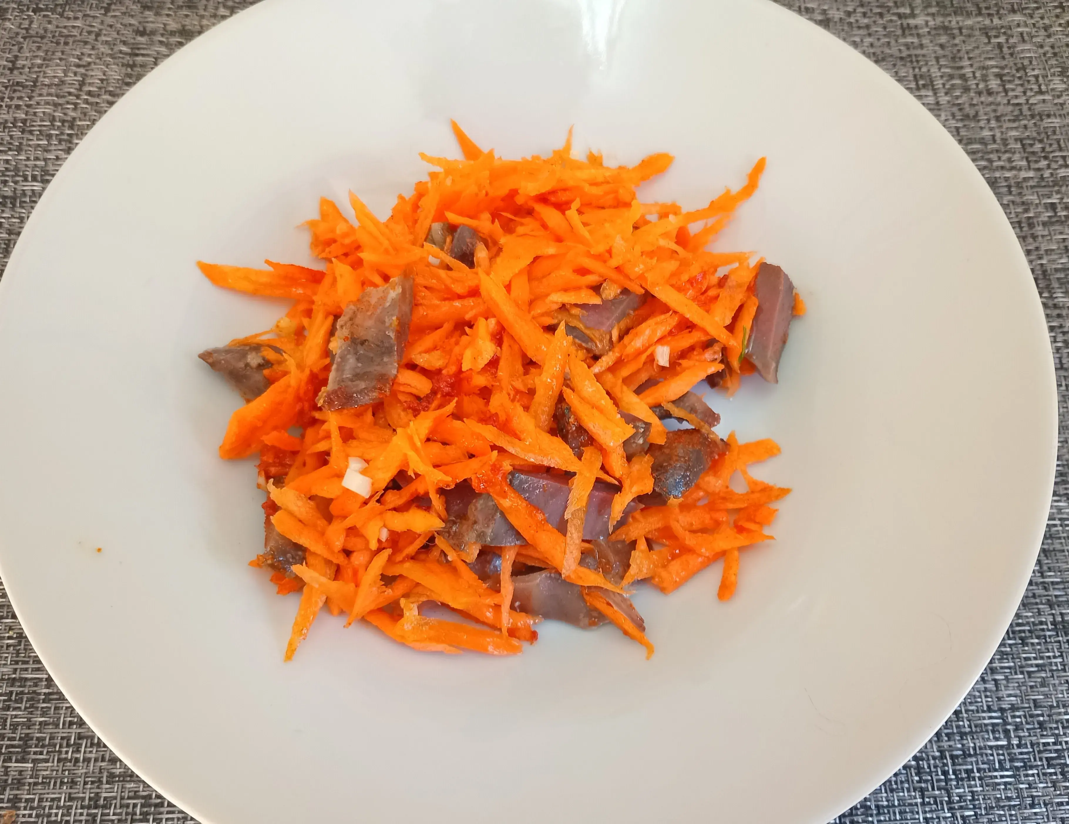 Корейский салат из куриных желудков с морковью