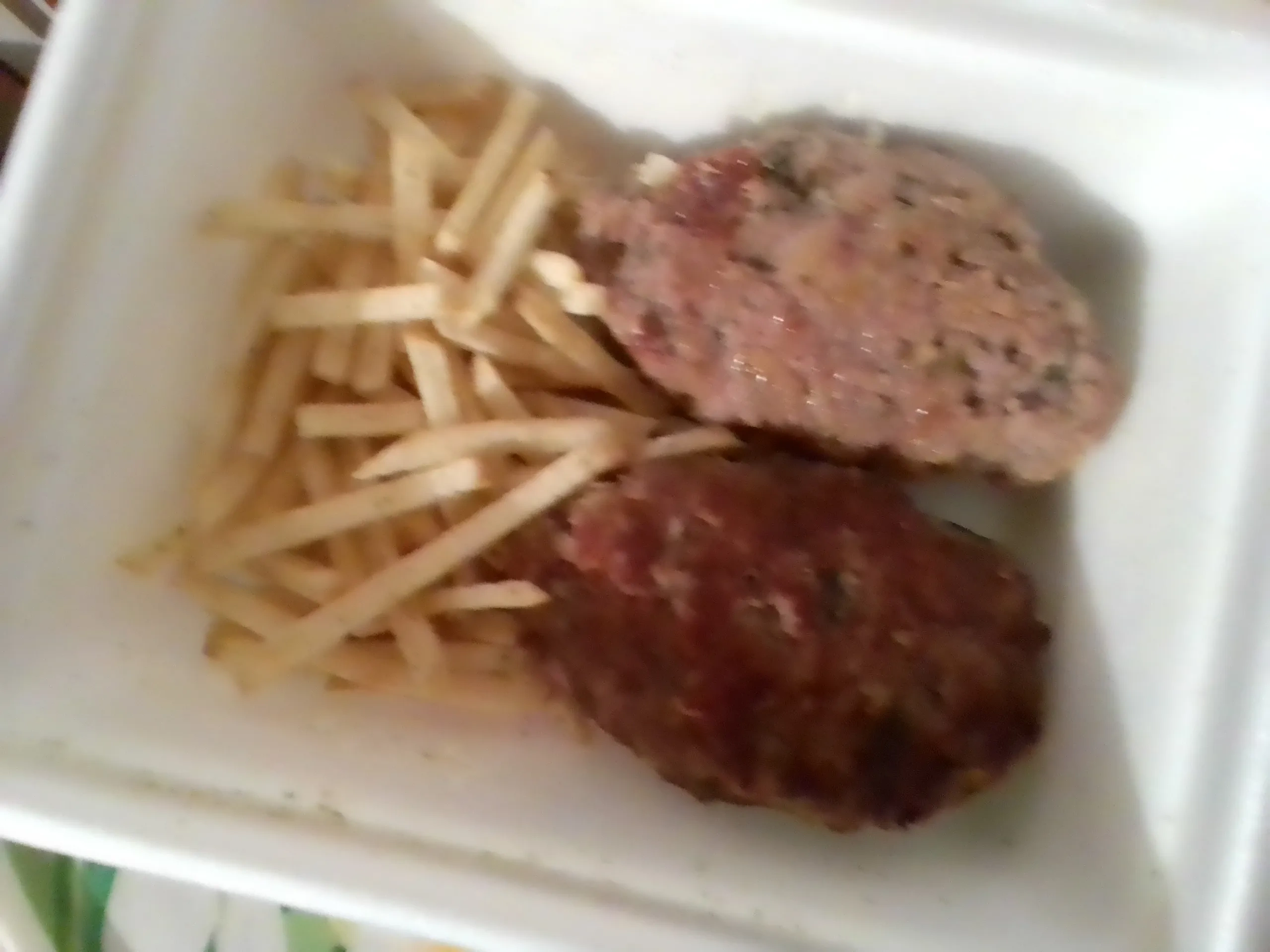 Котлеты с жареным картофелем