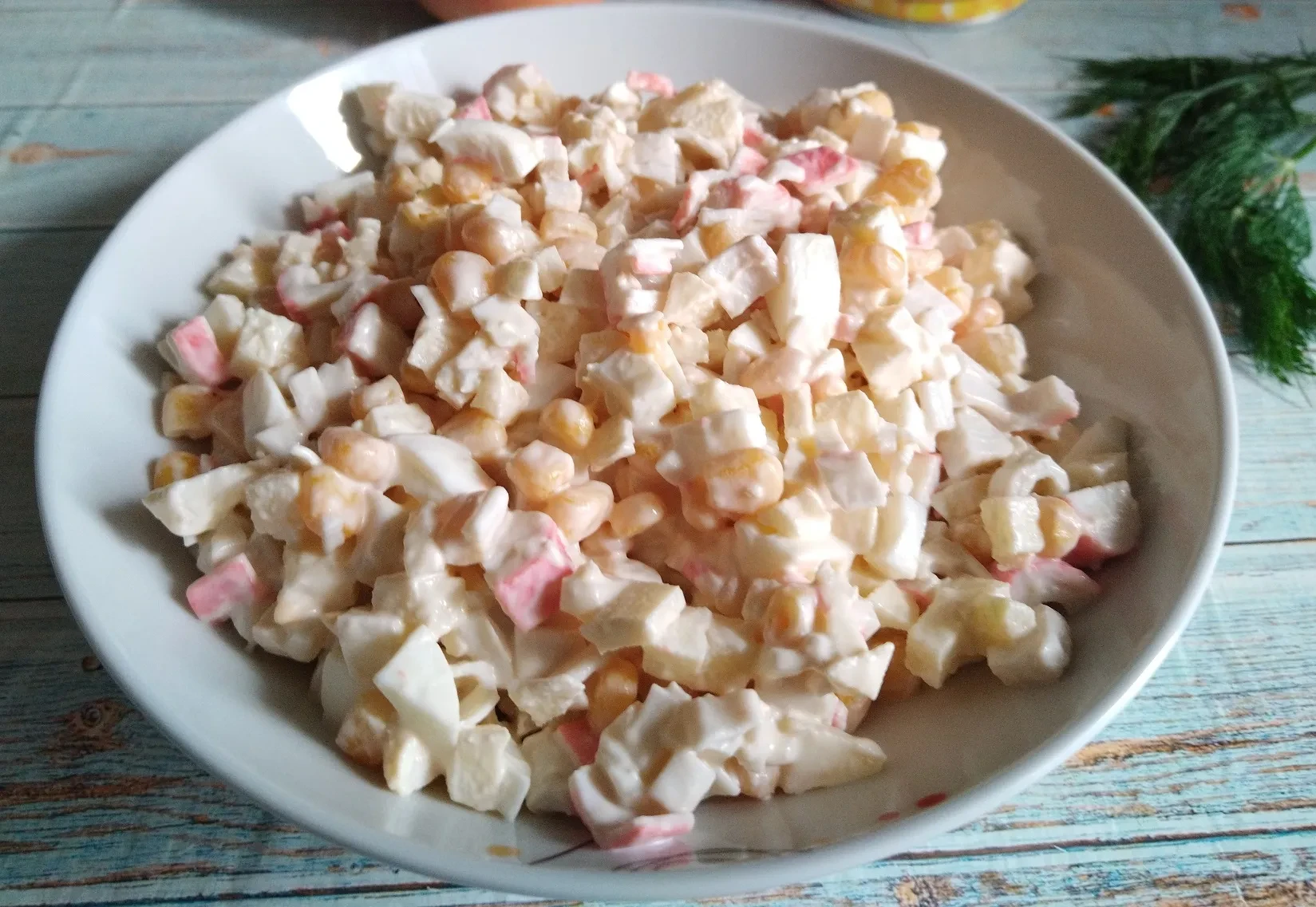 Крабовый салат с яблоком