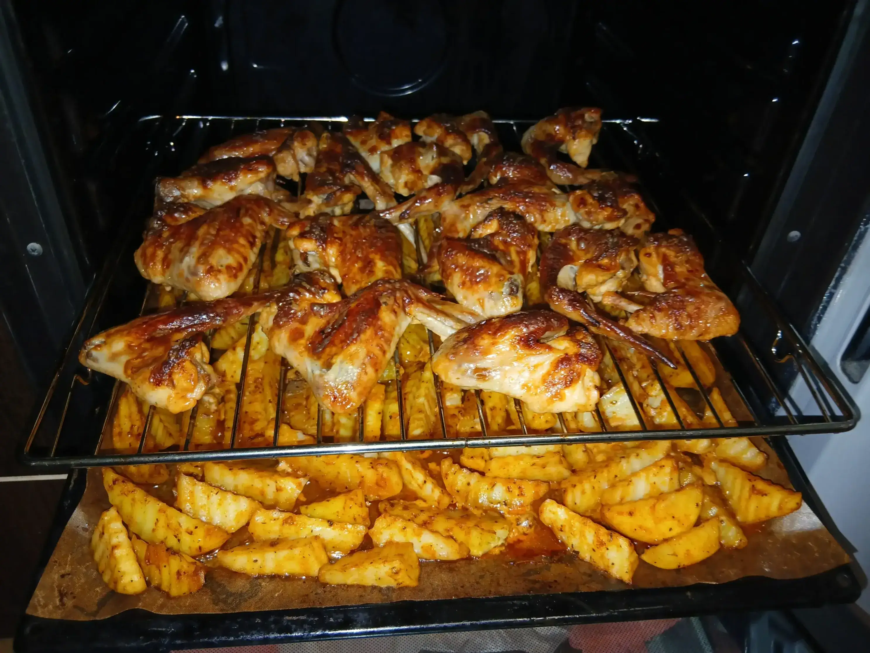 Крылышки с картошкой