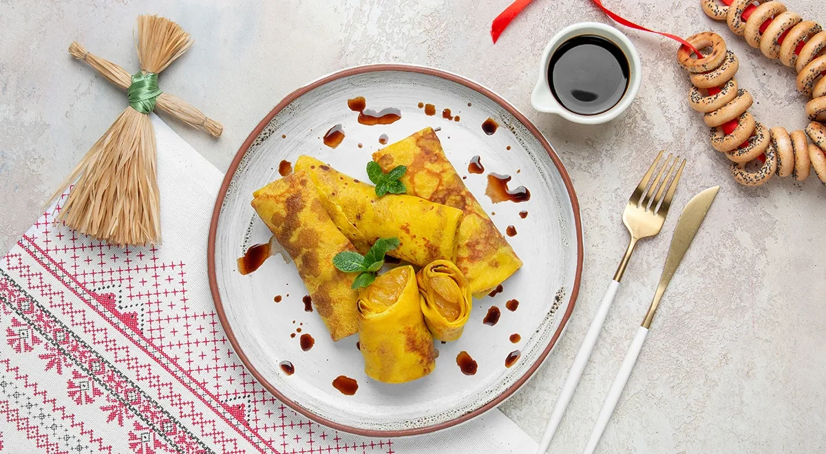 Кукурузные блинчики с куркумой и карамелизованными ананасами