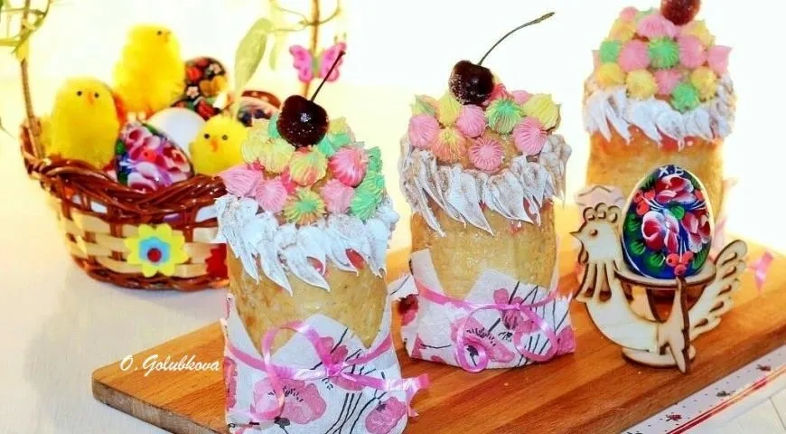 Кулич (паска) с шоколадом и вишней