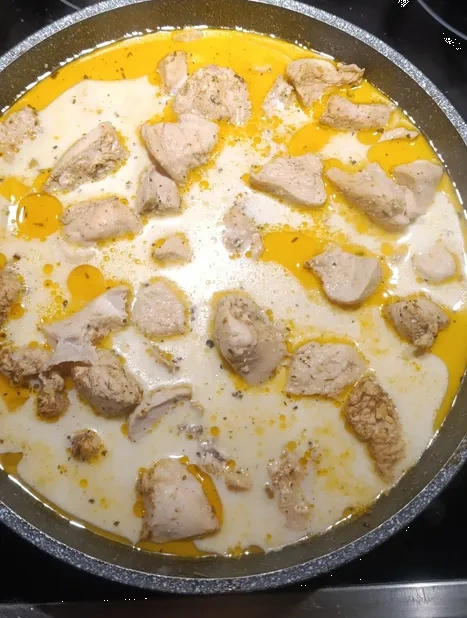 Куриная грудка в сливках