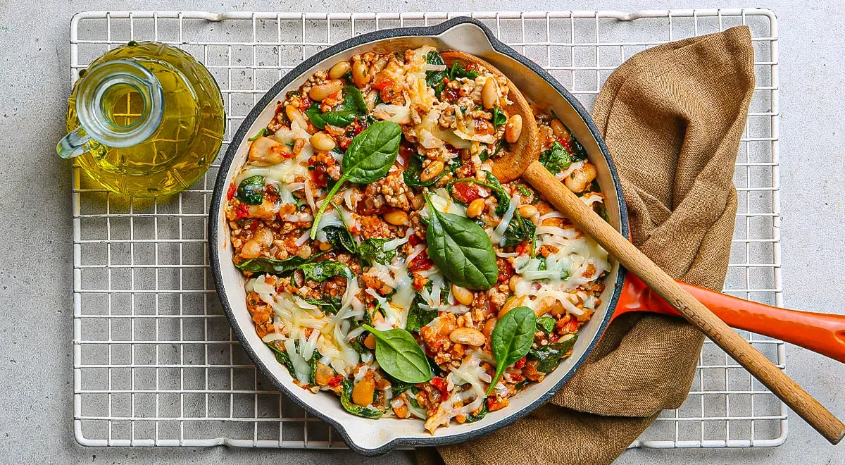 Куриный фарш с фасолью и шпинатом