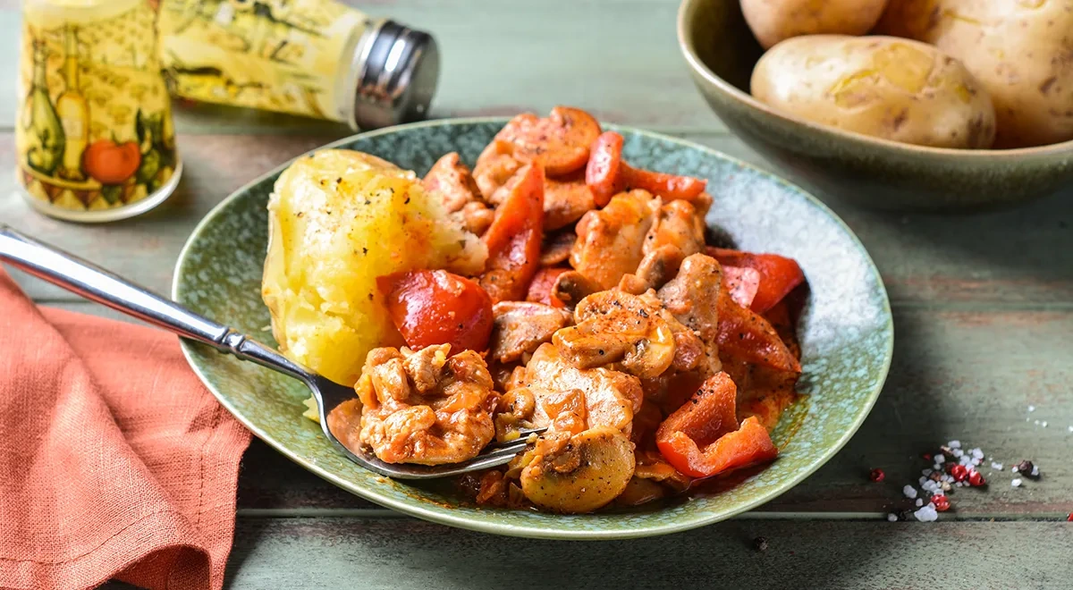 Куриный паприкаш с грибами по-венгерски