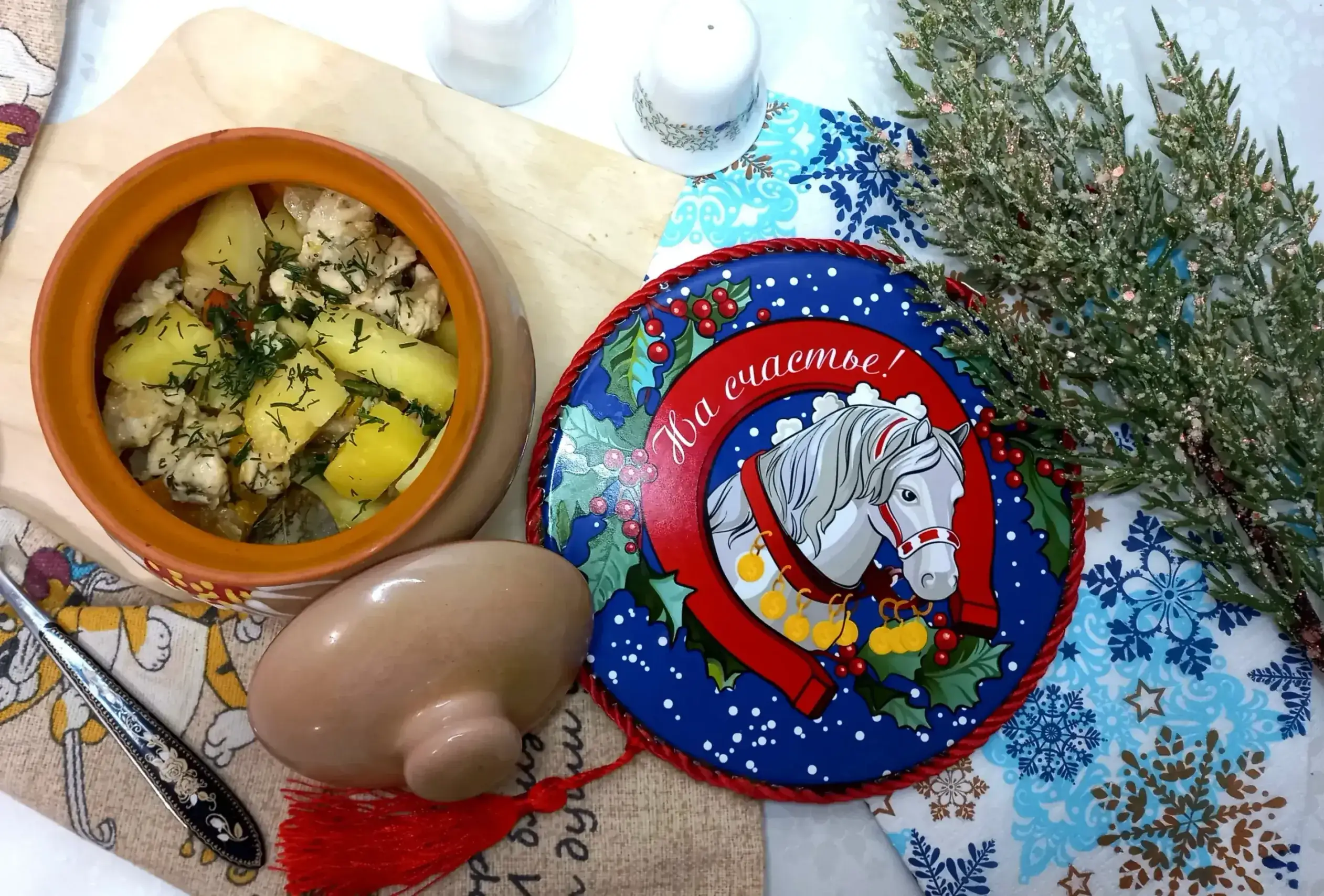 Курица с овощами в горшочке