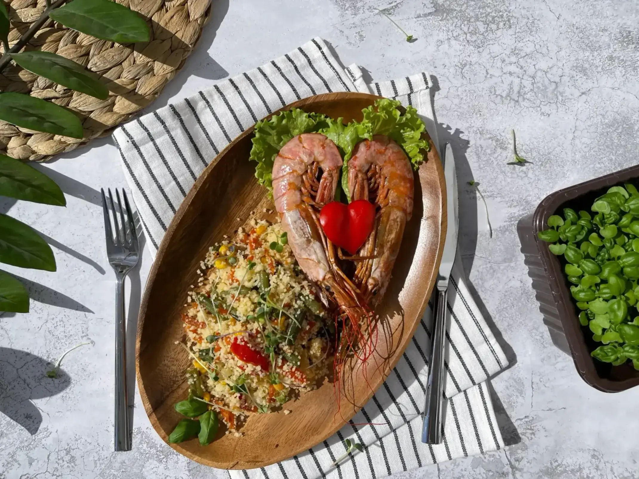 Лангустины с кускусом и овощами