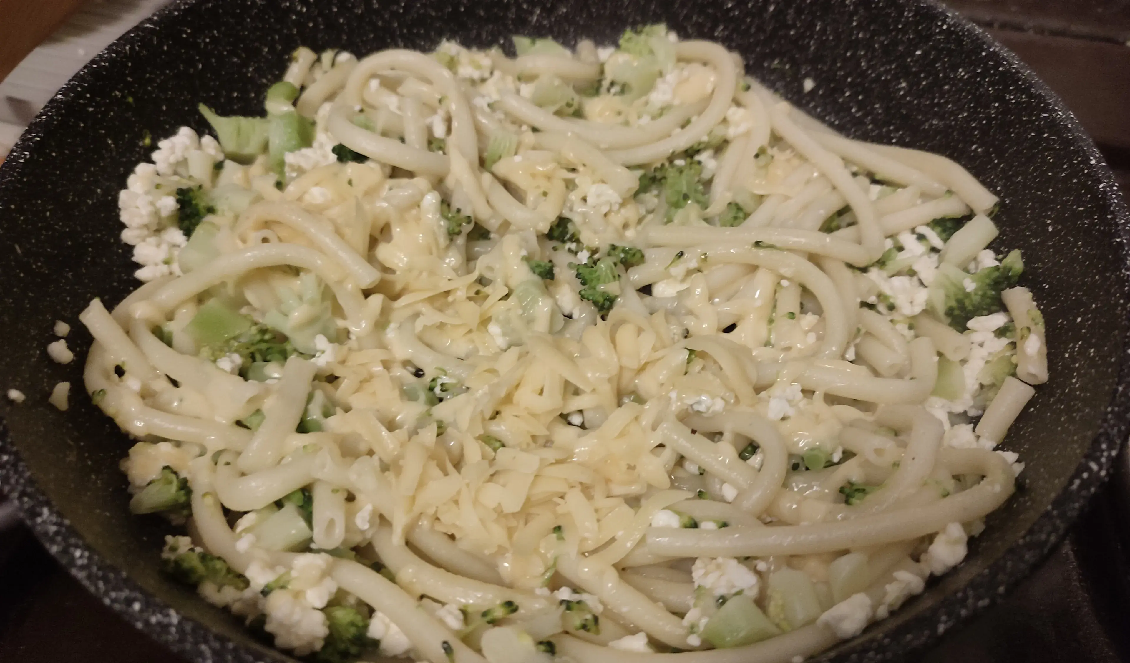 Макароны с творогом и брокколи