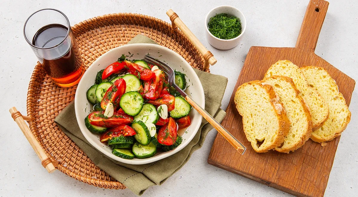 Малосольные огурцы и помидоры в пакете