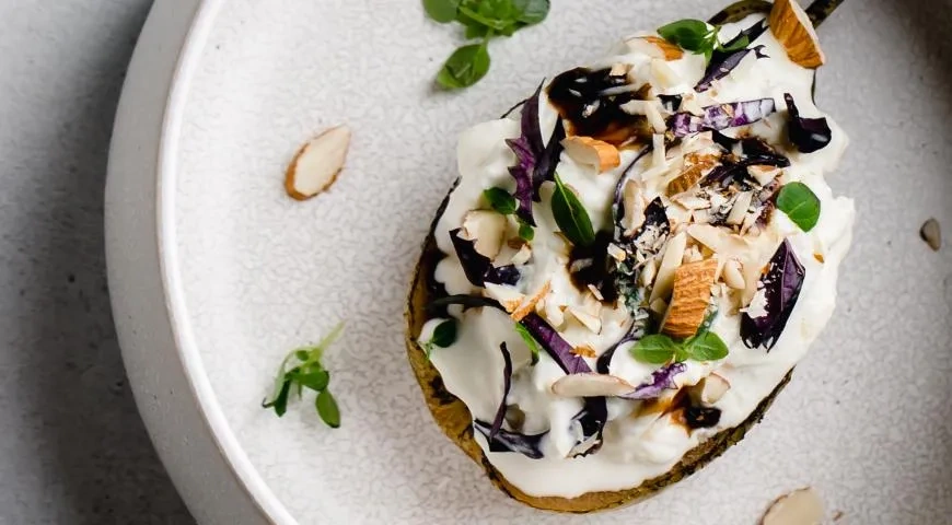 Маринованная горячая груша с сыром страчателла