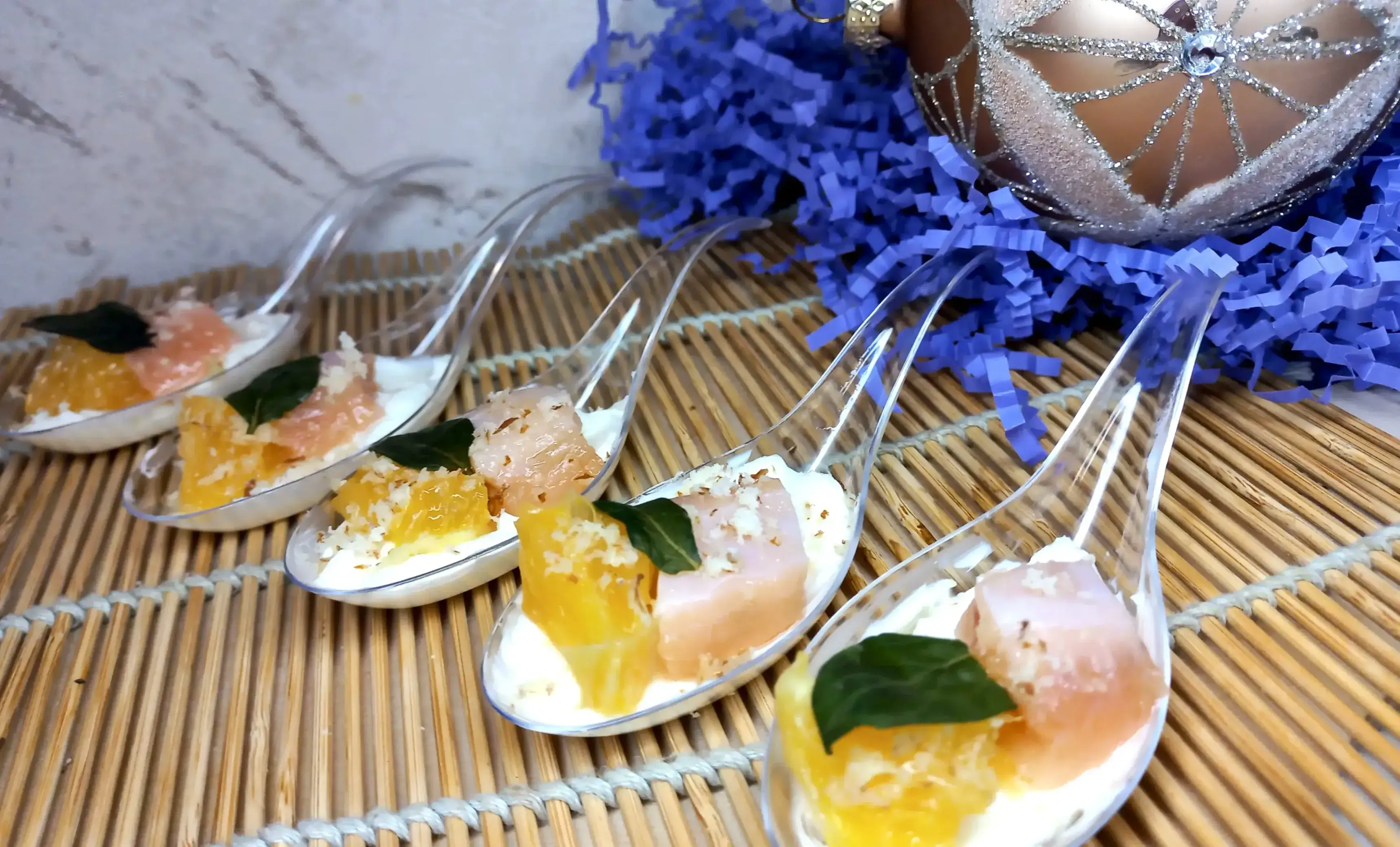 Закуска с апельсином и красной рыбой