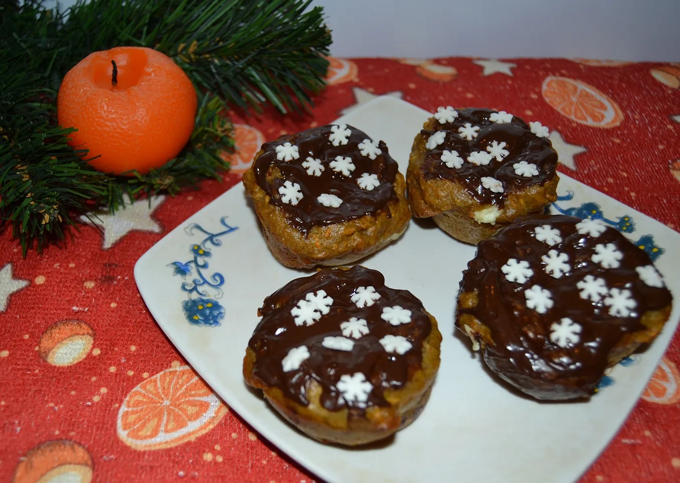 Морковные кексы с творогом и шоколадом