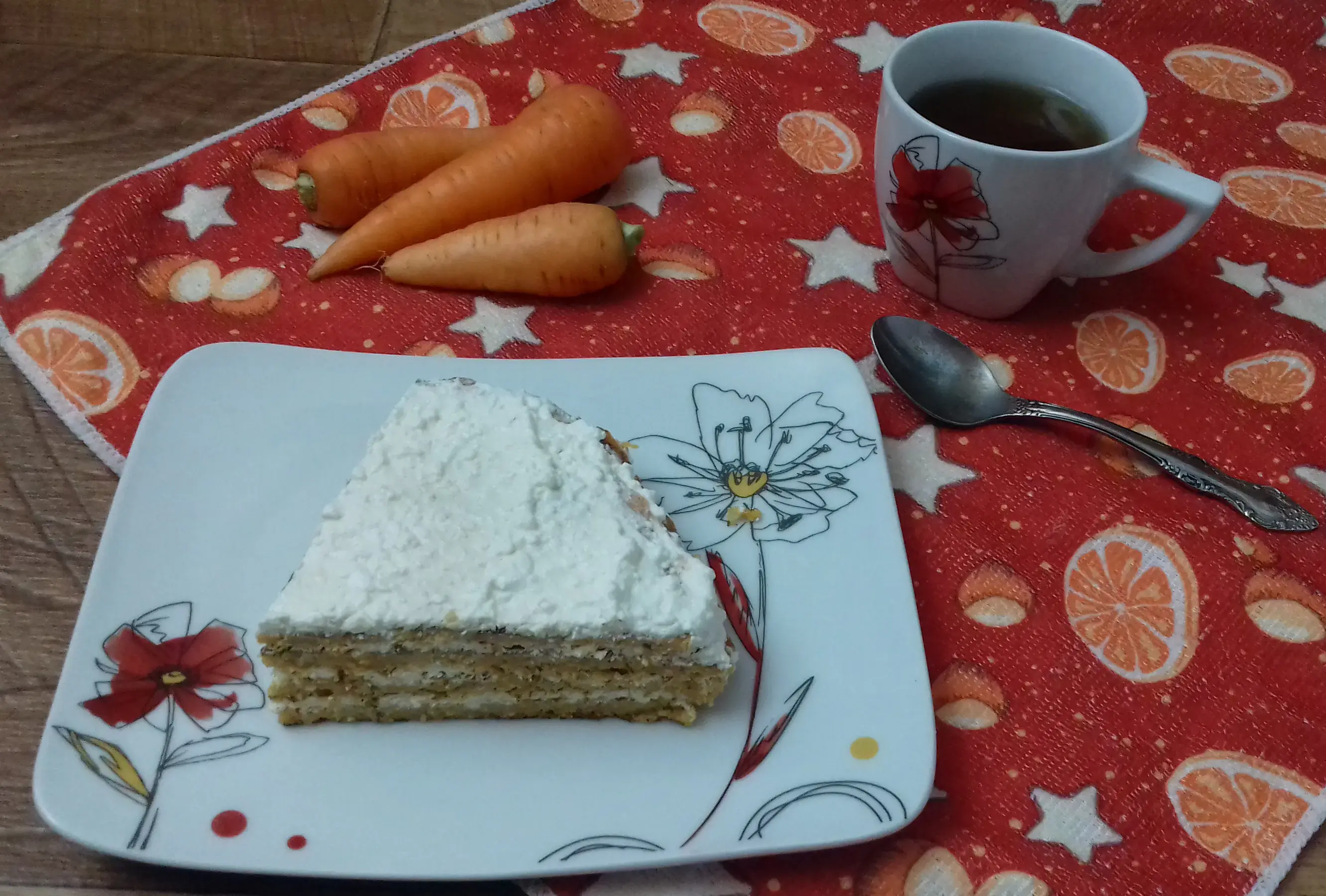 Морковный торт с творожным кремом