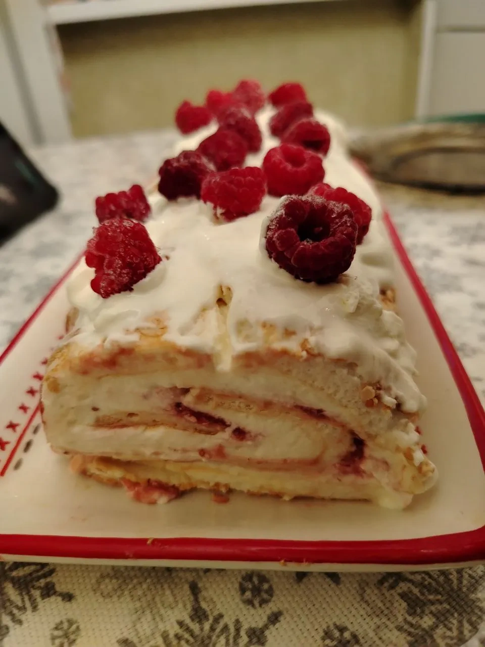 Новогодний меренговый рулет