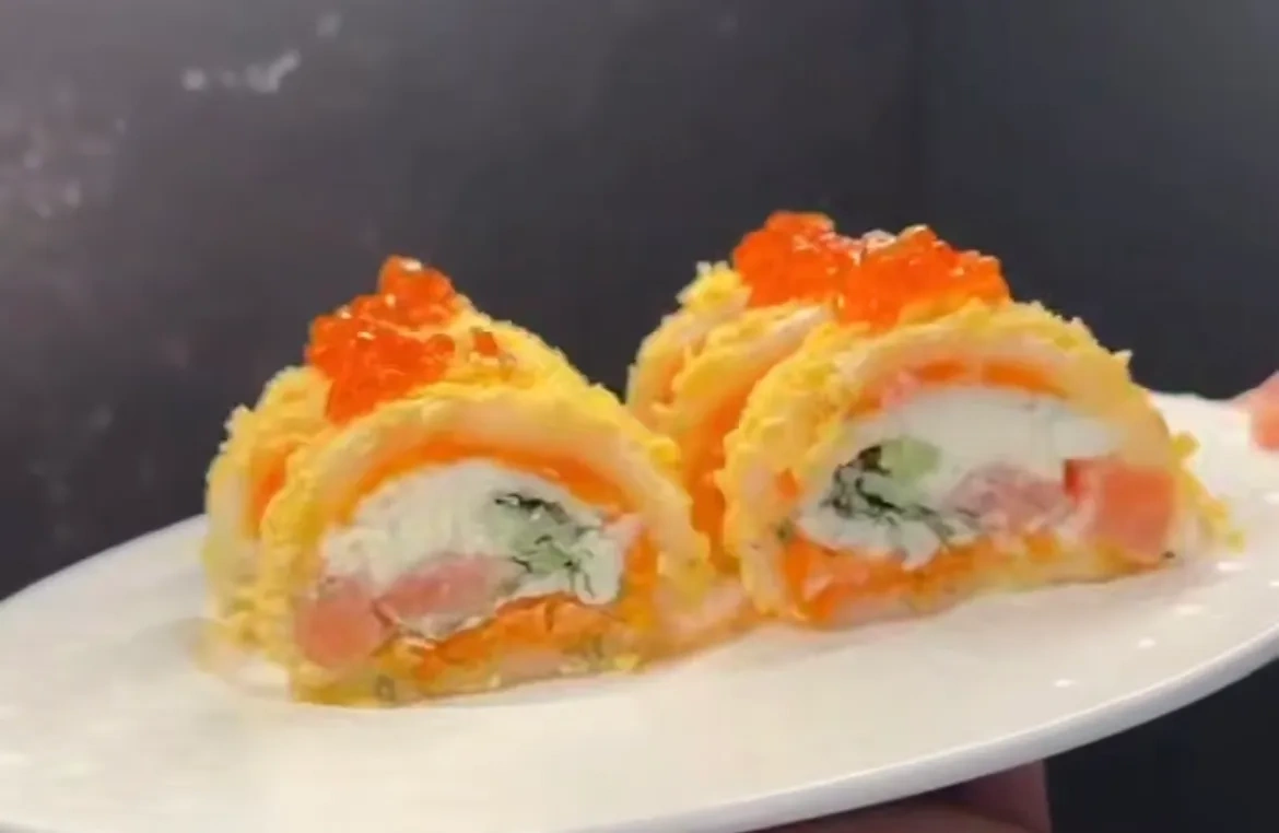 Новогодний ролл с лососем