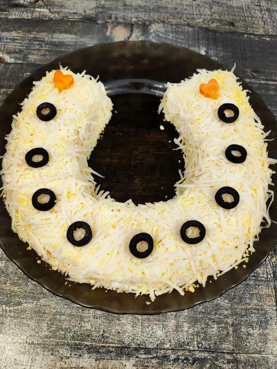 Новогодний салат «Подкова счастья»