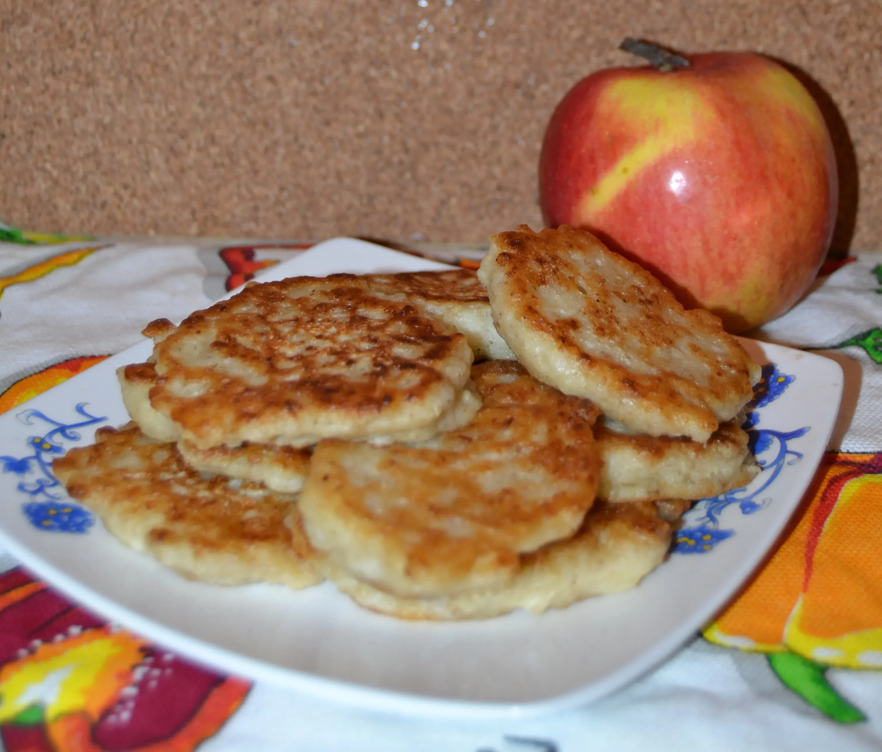 Овсяные оладьи с яблоками